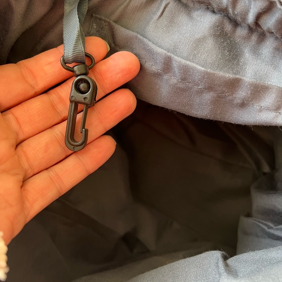 Fun knapsack with beach vibes. Drawstring and metal clasp. Canvas material - Picture 7 of 7